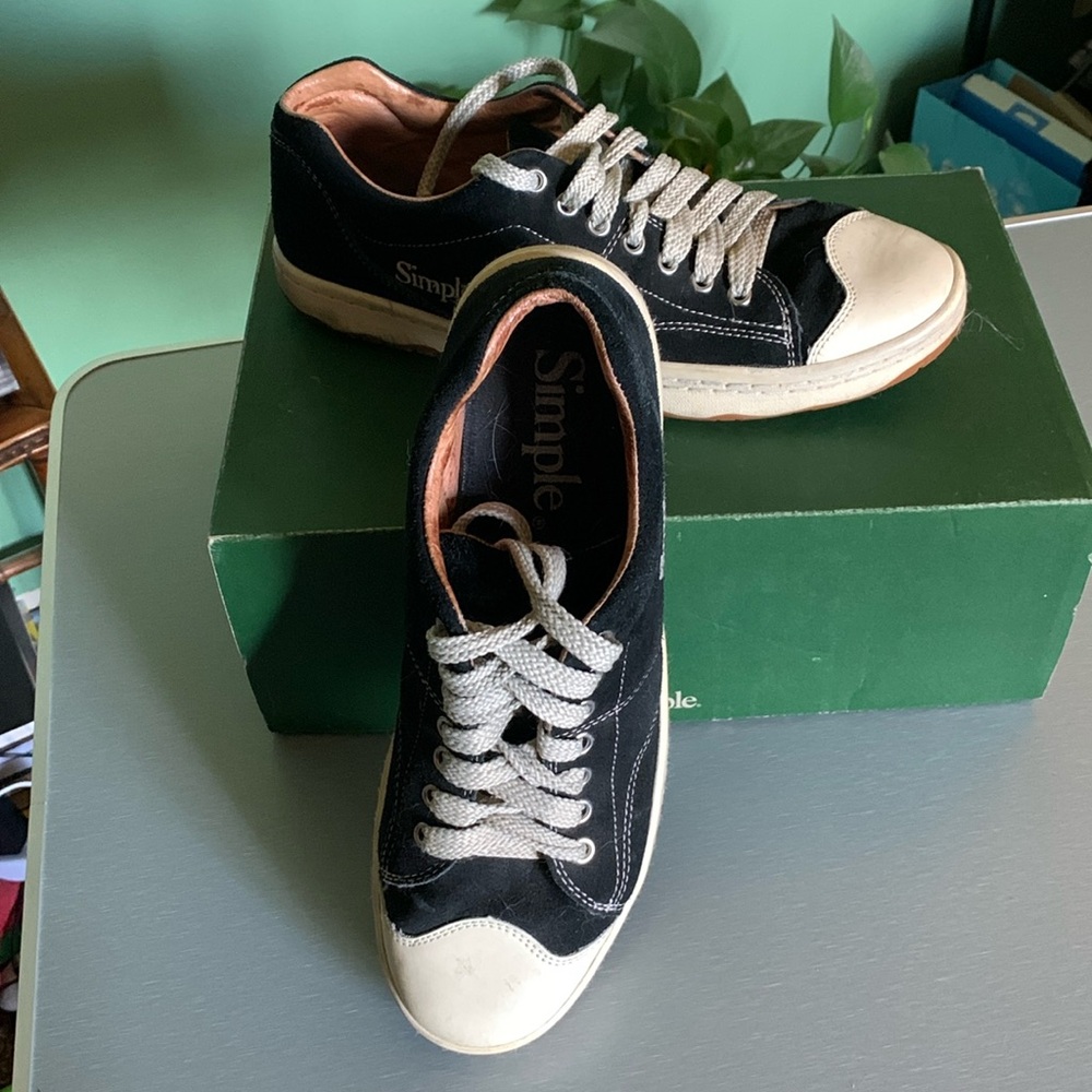 Simple OS sneakers